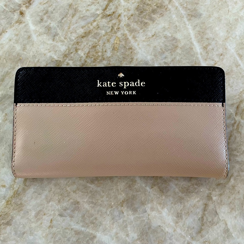 Kate Spade Staci Colorblock Lg Slim Bifold Wallet in warm beige/black.
